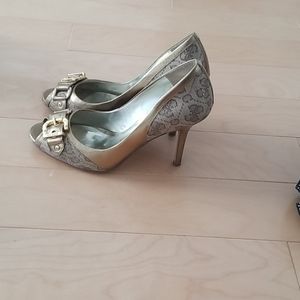 Guess tan and gold heels